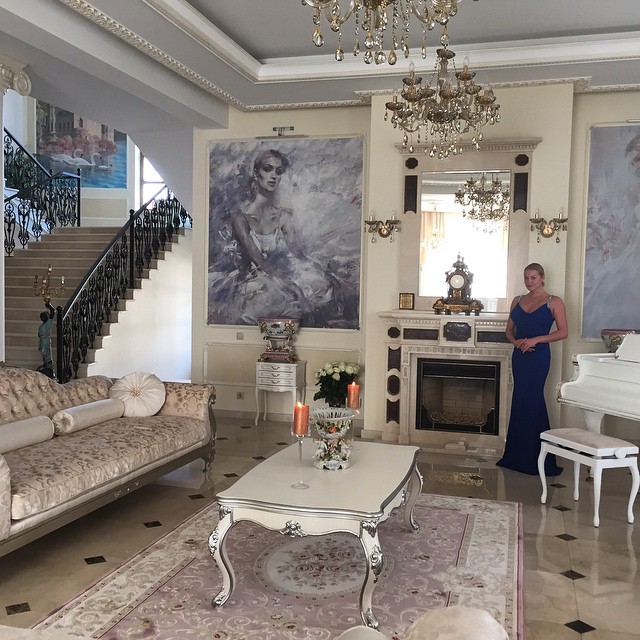 Анастасия Волочкова похвасталась своим новым особняком