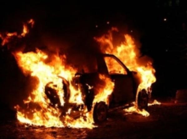 В Харькове ночью сожжен еще один автомобиль