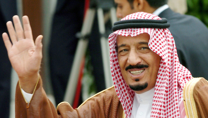 Король Саудовской Аравии разжаловал чиновника за «длинные руки»