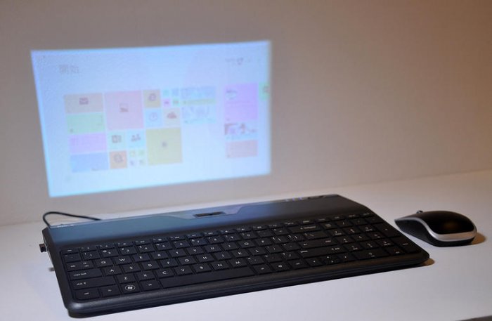 На выставке Computex 2015 представлена клавиатура с пико-проектором