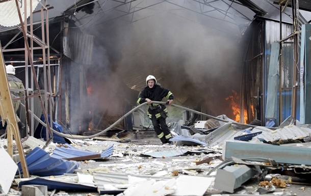 Пожарные Донецка попали под артиллерийский обстрел