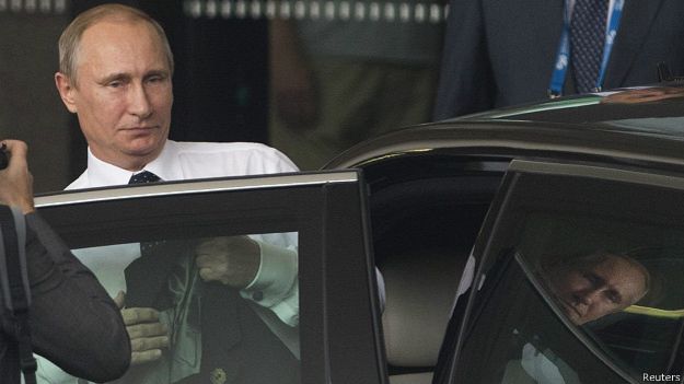 Путин отказался от церемонии фотографирования на саммите в Париже