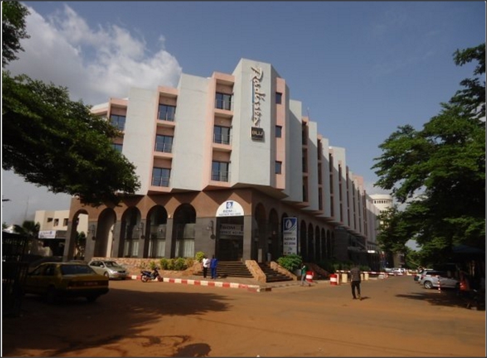 Захват отеля в Мали: первые жертвы