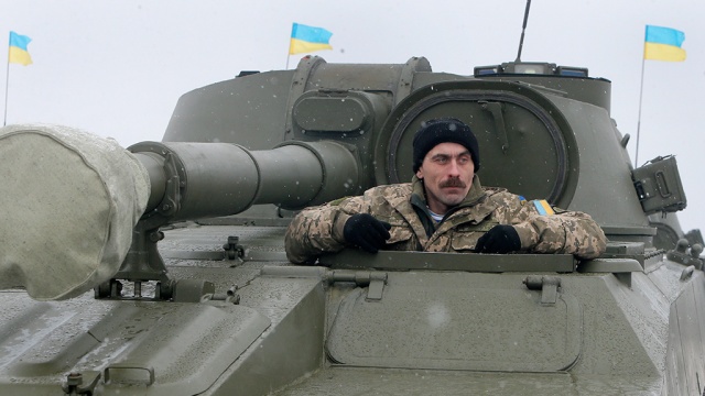 Украина возвращает тяжелую технику на линию соприкосновения