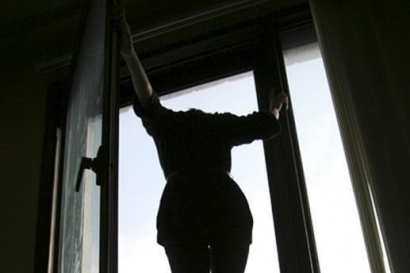 Очередная трагедия в Подмосковье: девушка выпала из окна многоэтажки