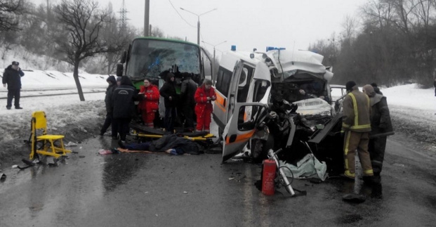 Смертельное ДТП в Харькове: скорая столкнулась с автобусом