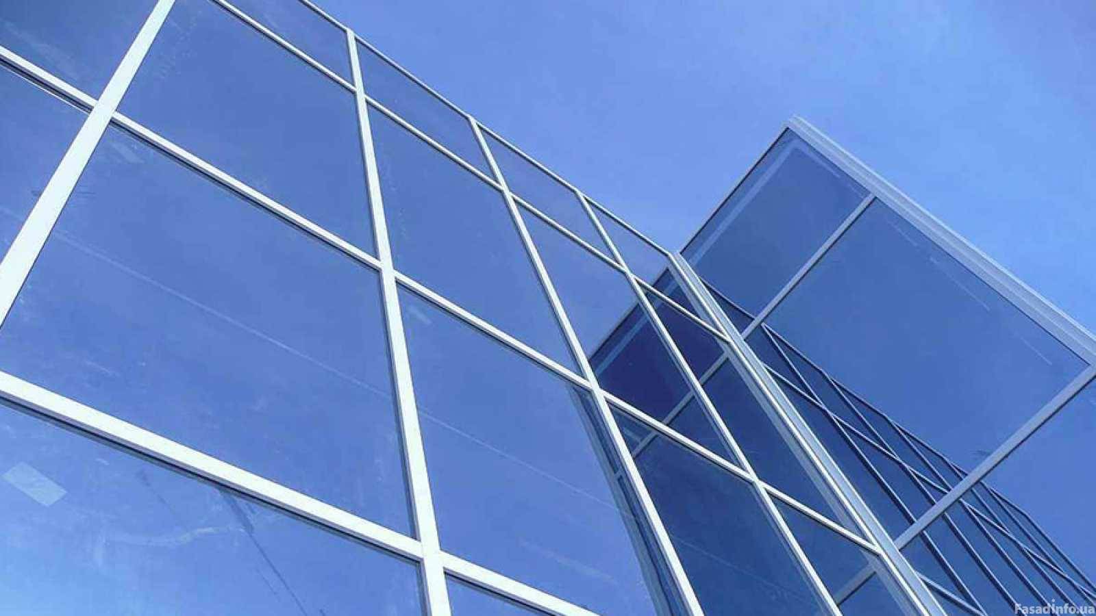 Светопрозрачные конструкции и алюминиевые окна в фасадном остеклении