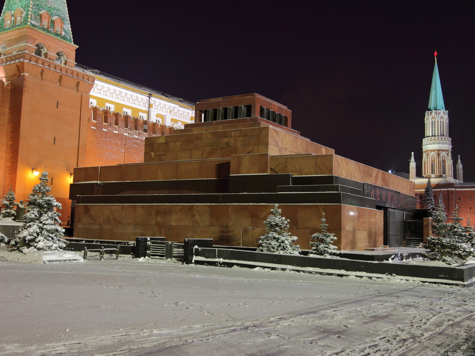 Ленин в Кремле в мавзолее