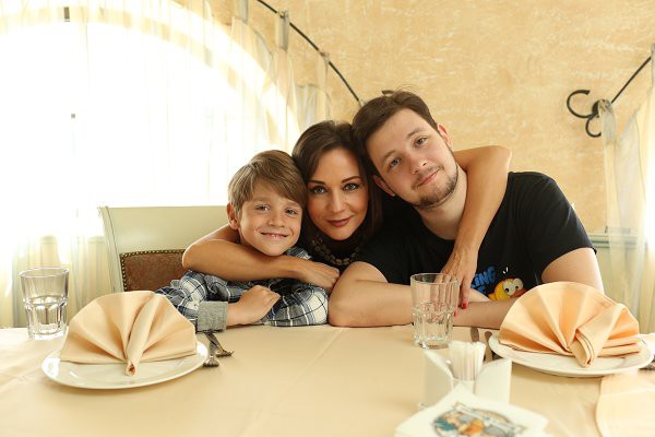 Татьяна Буланова в фотосессии со своими сыновьями