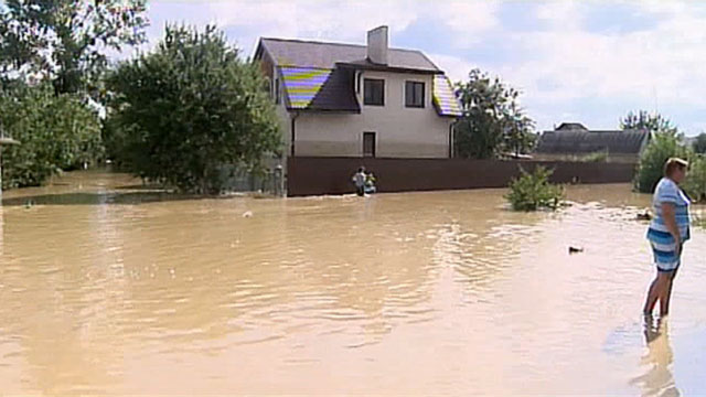 В Краснодарском крае из-за ливня затоплено более 100 домов