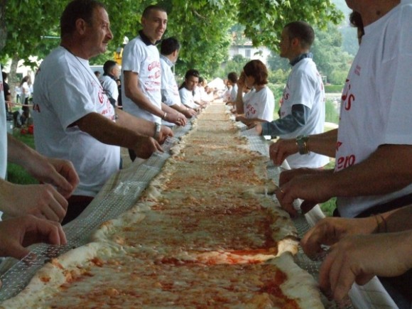 la pizza piu lunga del mondo 600x450
