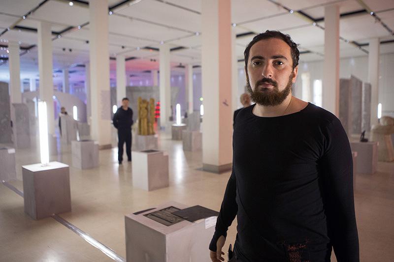 В Москве вандалы разгромили выставку в Манеже