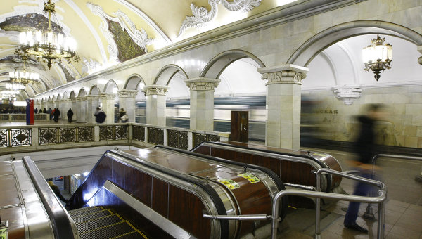 В московском метрополитене двухлетний мальчик попал под зубья эскалатора