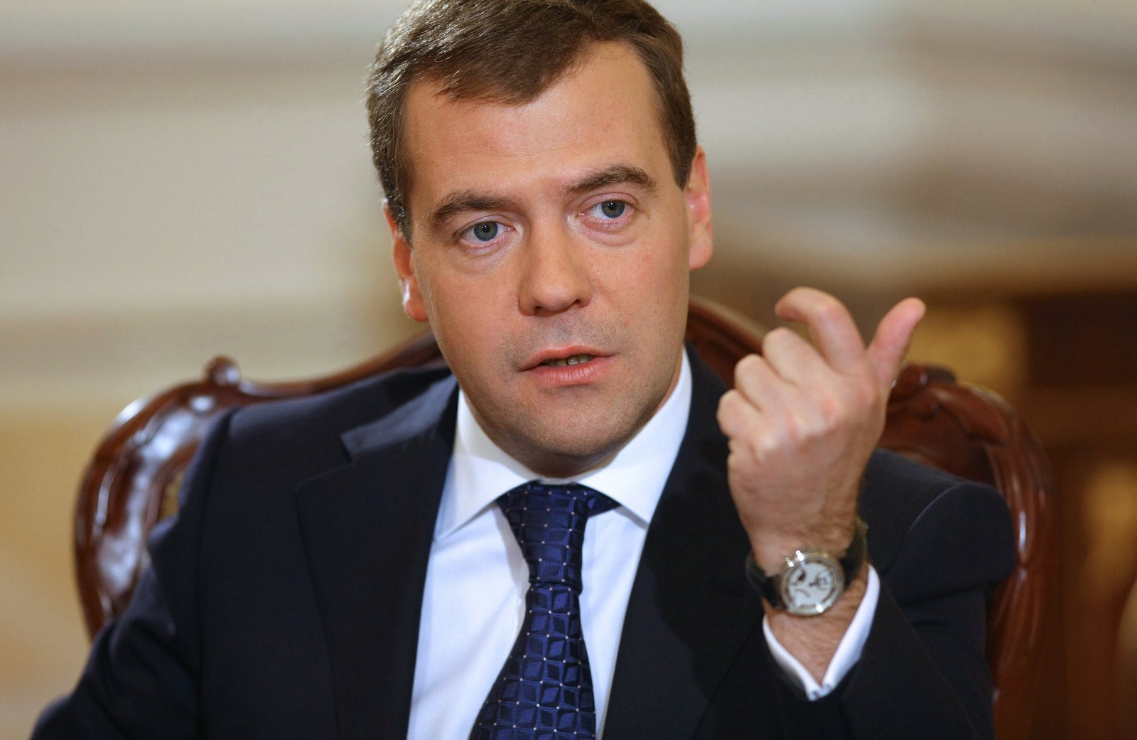 Сбербанк получил предупреждение от Дмитрия Медведева