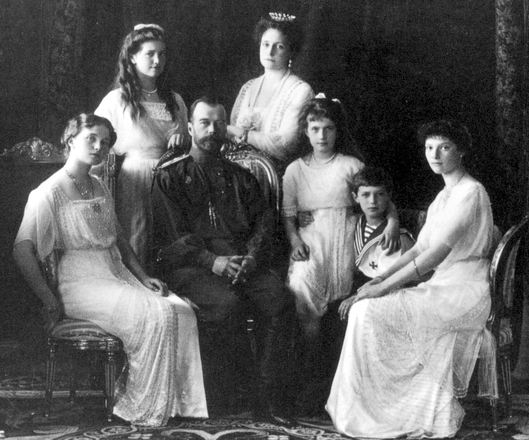 Началась эксгумация останков Николая II и членов его семьи