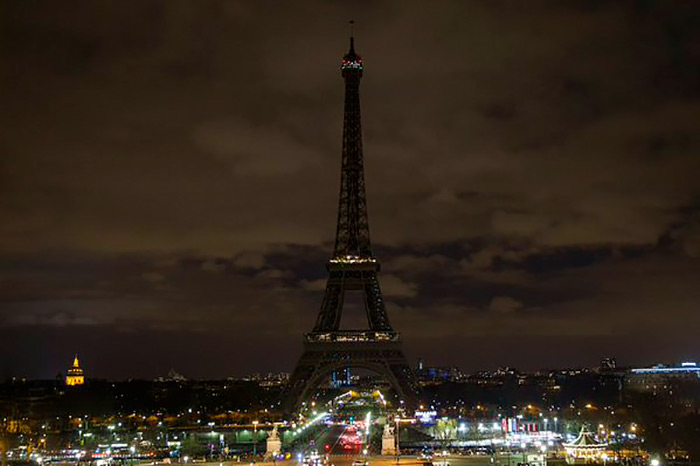 В Париже после терактов практически не работает телефонная связь