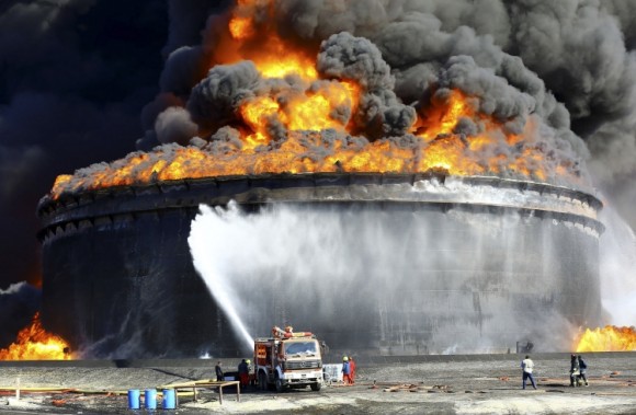 пожар в Ливийском порту Эс-Сидер 2016