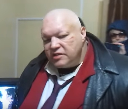 Проститутки в Москве взяли в плен кикбоксера Вячеслава Дацика